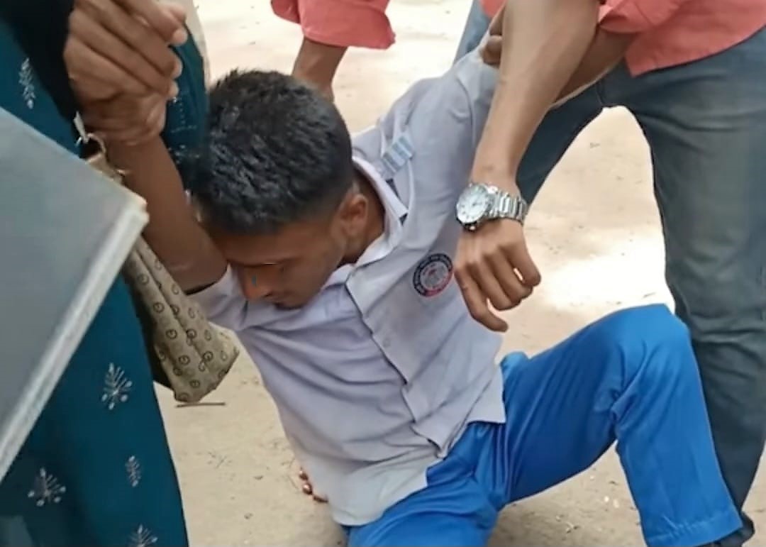 ভৈরবে দুই এসএসসি পরিক্ষার্থীকে হলে ঢুকতে না দেওয়ায় আত্মহত্যার চেষ্টা