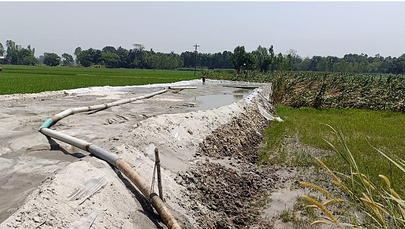 শিবালয়ে আশ্রয়ণের নামে বালু বাণিজ্য
