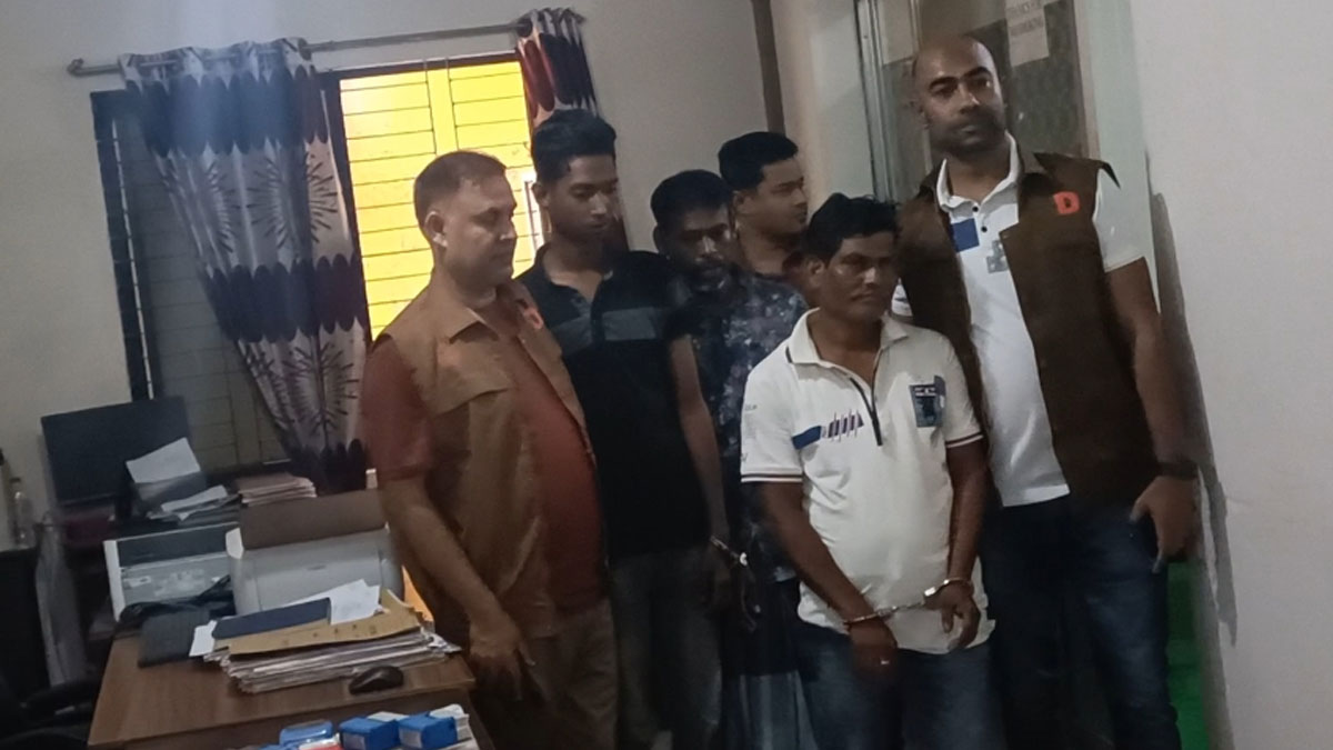 ৯ অটোরিকশাসহ চোর চক্রের ৩ সদস্য গ্রেপ্তার