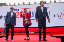 ভোটের দুই সপ্তাহ আগে সন্তানের জন্ম দিলেন প্রধানমন্ত্রী পদপ্রার্থী