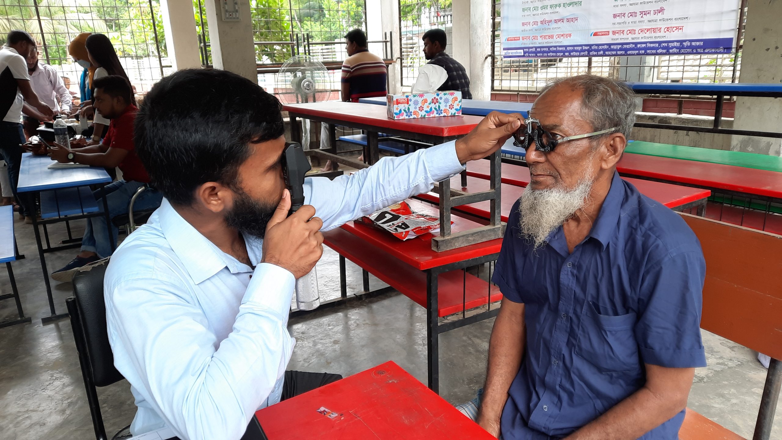 প্রচন্ড তাপদাহে অসুস্থ হওয়া এক হাজার মানুষকে বিনামূল্যে চিকিৎসা দিল স্বেচ্ছাসেবী সংগঠন