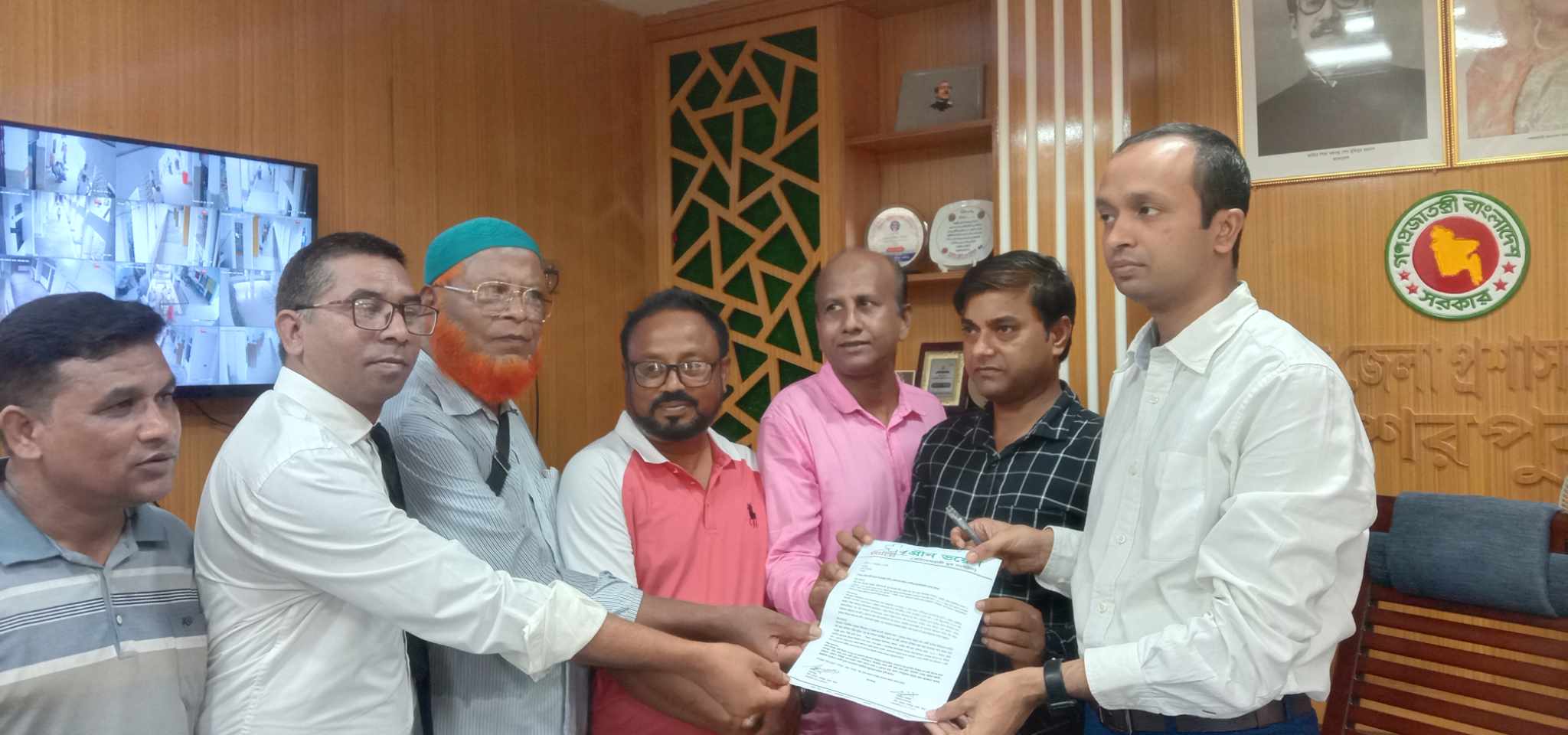আর্ন্তজাতিক নদী দিবস উপলক্ষে শেরপুরে গ্রীণ ভয়েস এর মানববন্ধন ও স্মারক লিপি প্রদান
