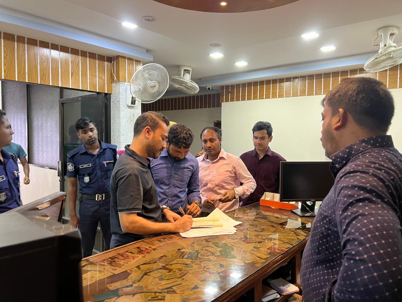 ফটিকছড়িতে ক্লিনিক – ডায়াগনোস্টিক সেন্টারে ভ্রাম্যমান আদালতের অভিযান