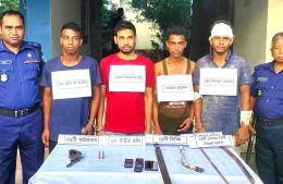 মিরসরাইয়ে অস্ত্রসহ আন্ত:জেলা ডাকাত দলের ৪ সদস্য আটক