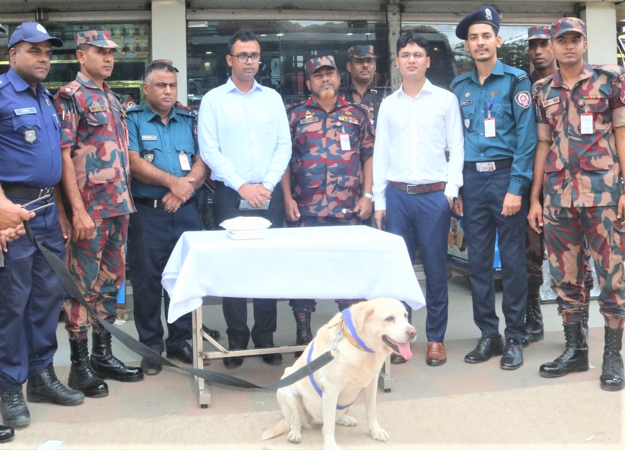 সীতাকুন্ডে বাস থেকে ক্রিস্টাল মেথ আইস মাদক উদ্ধার