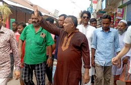 রোডমার্চ সফল করতে বিএনপি নেতা ইঞ্জিনিয়ার এম এ মতিন খানের গণসংযোগ