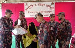 রামগড়ে বিজিবির উপহার সামগ্রী বিতরণ