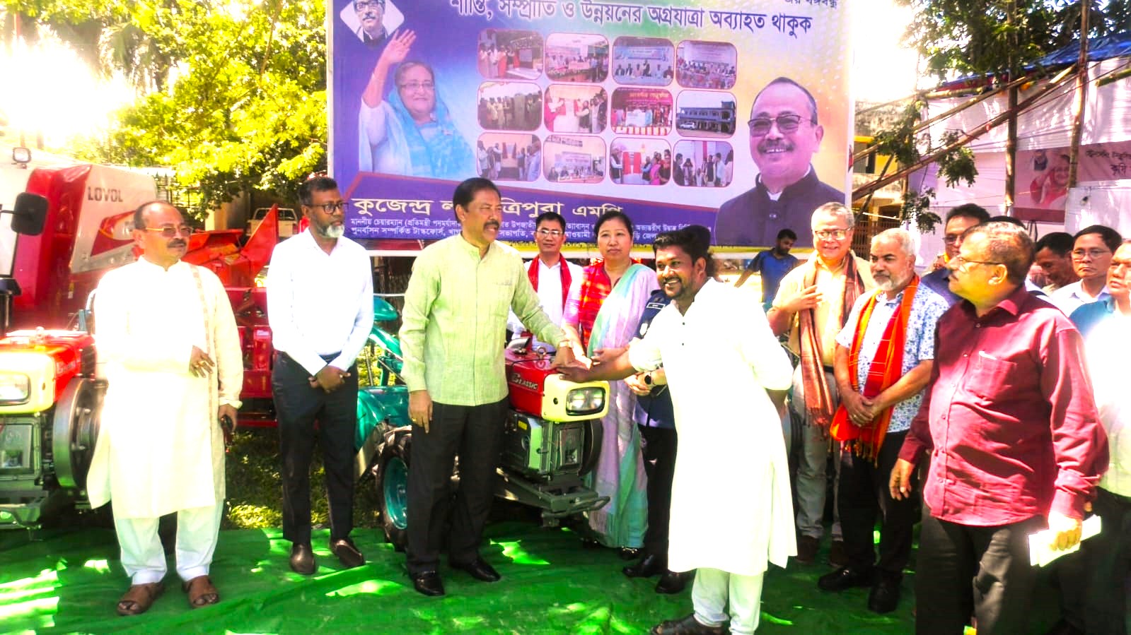 খাগড়াছড়িতে এডিপি-র  বরাদ্দকৃত কৃষি যন্ত্রপাতি ও  চেক বিতরণ