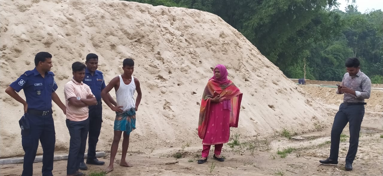 মানিকছড়িতে অবৈধভাবে বালু উত্তোলন ; ভ্রাম্যমাণ আদালতে জরিমানা