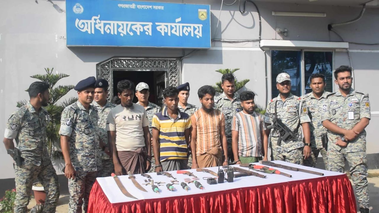 রোহিঙ্গা ক্যাম্পে অস্ত্র সহ আরসার ৪ সন্ত্রাসী আটক