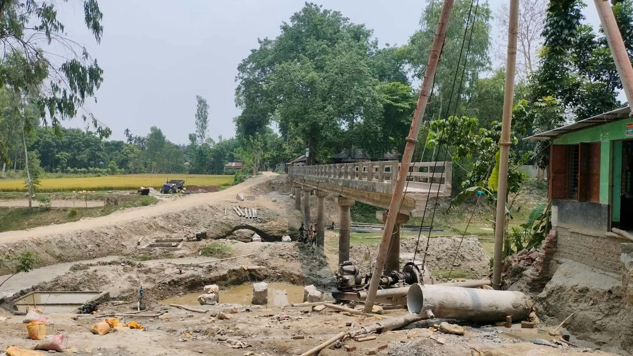 দরপত্র ছাড়াই পুরোনো সেতুর মালামাল বিক্রি করে দিলেন ঠিকাদার