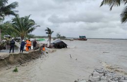 ঘূর্ণিঝড় রেমাল : বরগুনায় বাঁধ ভেঙে ৫ গ্রাম প্লাবিত