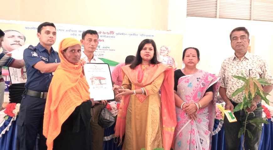 পানছড়িতে ভূমিহীন ও গৃহহীন ৬৫ পরিবার পেল জমি সহ আশ্রয়ণ প্রকল্পের ঘর