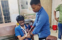 জোর করে হাটে গরু ঢোকানোর ছবি তোলায় সাংবাদিক হাসানের উপর হামলা