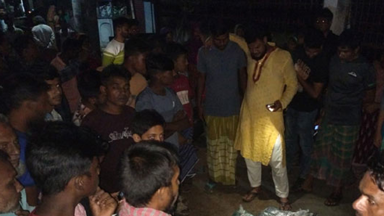 স্বামীর ফার্মেসিতে মিলল স্ত্রীর মরদেহ, পাশে পড়েছিল বটি