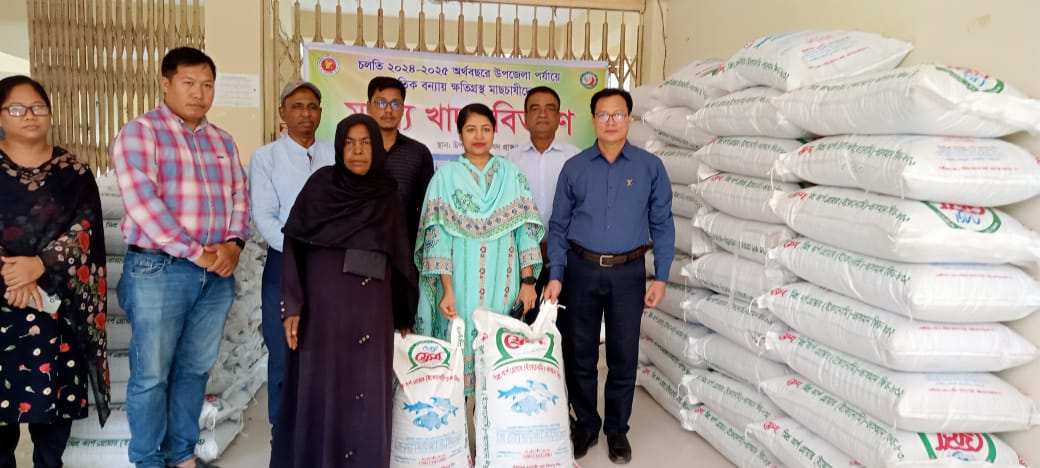 পানছড়িতে মৎস্য খাদ্য পেলো ক্ষতিগ্রস্ত মৎসচাষি
