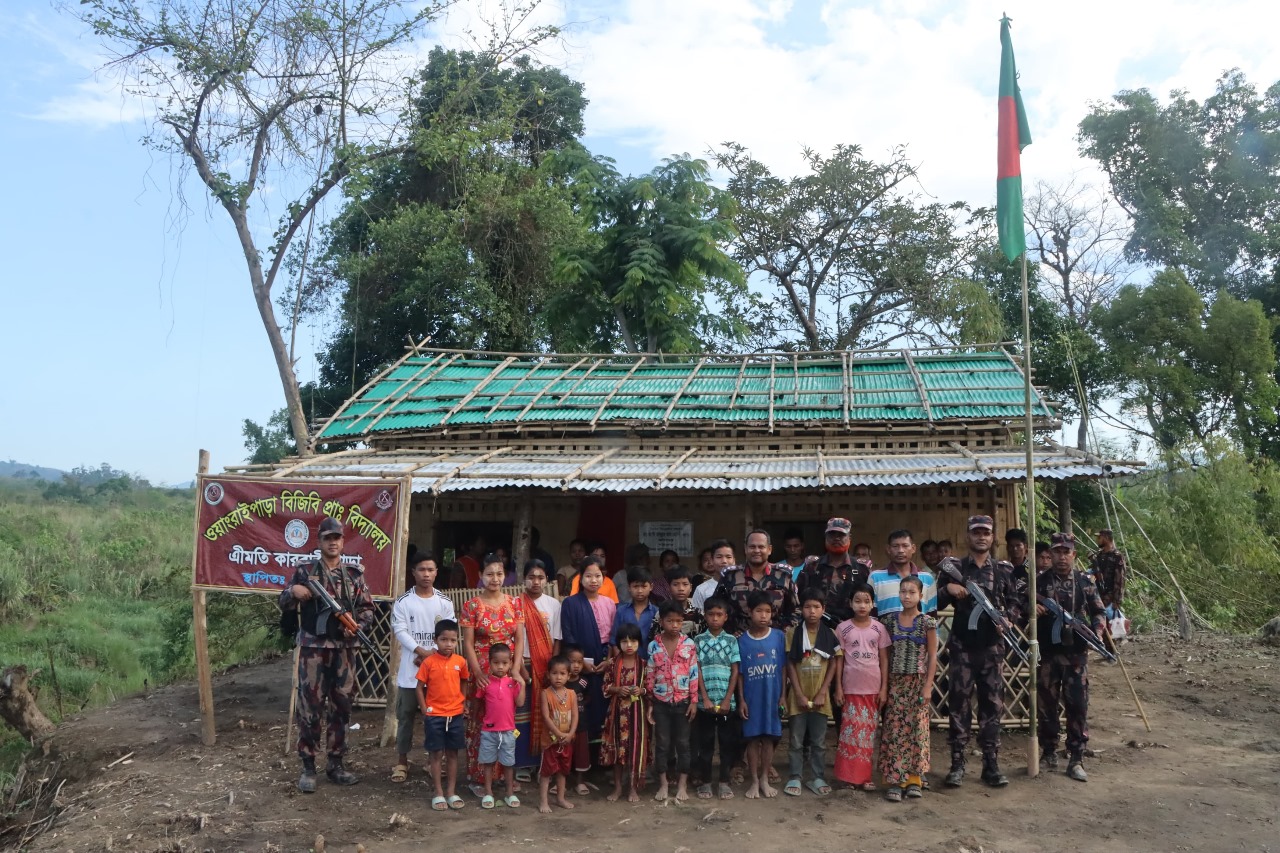 থানচির দুর্গম এলাকায় নতুন প্রাথমিক বিদ্যালয় স্থাপন করেছে ৫৭ বিজিবি