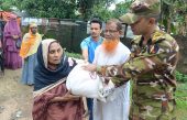 পানছড়িতে পবিত্র ঈদ-উল-আযহা উপলক্ষ্যে সেনাবাহিনীর ঈদ উপহার বিতরণ