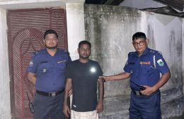 সিরাজগঞ্জে যৌথবাহিনীর অভিযানে এক শীর্ষ মাদককারবারি গ্রেপ্তার হয়েছে।
