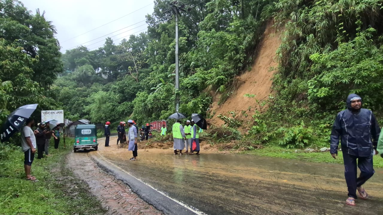 খাগড়াছড়িতে টানা চারদিনের বৃষ্টিতে পাহাড় ধস, বন্যারও শঙ্কা