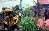 পাবনায় বাস ট্রাক মুখোমুখি সংঘর্ষে নিহত ১