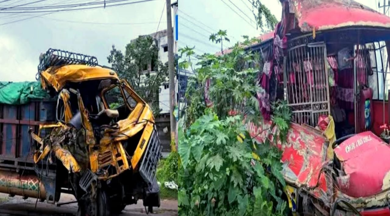 পাবনায় বাস ট্রাক মুখোমুখি সংঘর্ষে নিহত ১