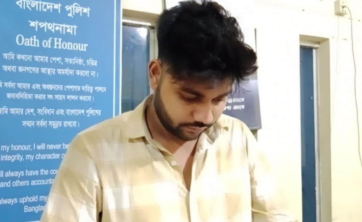 প্রেমের টানে ভারতীয় যুবক এখন হাতীবান্ধায়